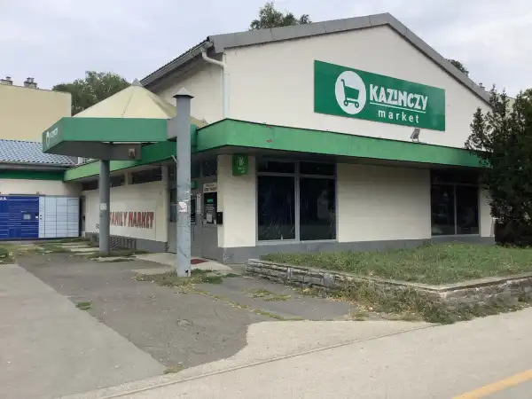 Kiadó üzlet, Békéscsaba 440 m² 900 E Ft/hó + Áfa