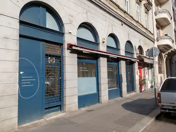 Kiadó üzlet, Budapest, I. kerület 6 szoba 97 m² 550 E Ft/hó