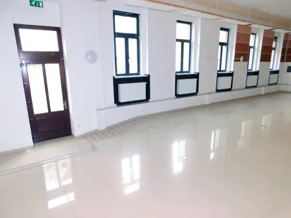 Kiadó üzlet, Eger 1+1 szoba 182 m² 500 E Ft/hó