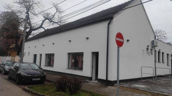 kiadó üzlet, Komárom