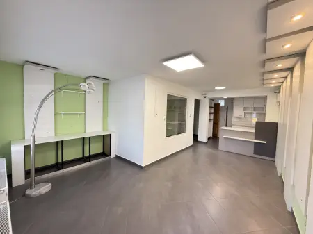 Kiadó üzlet, Vác 2 szoba 39 m² 180 E Ft/hó