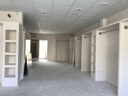 kiadó üzlethelyiség utcai bejáratos, Békéscsaba kiadó üzlethelyiség utcai bejáratos, Békéscsaba