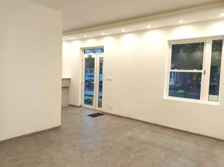 kiadó üzlethelyiség utcai bejáratos, Budapest, II. kerület