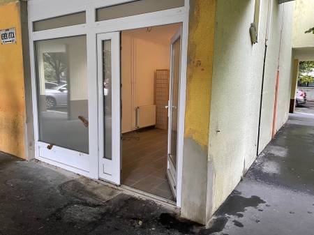 kiadó üzlethelyiség utcai bejáratos, Budapest, III. kerület kiadó üzlethelyiség utcai bejáratos, Budapest, III. kerület