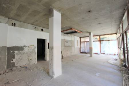 kiadó üzlethelyiség utcai bejáratos, Budapest, IX. kerület
