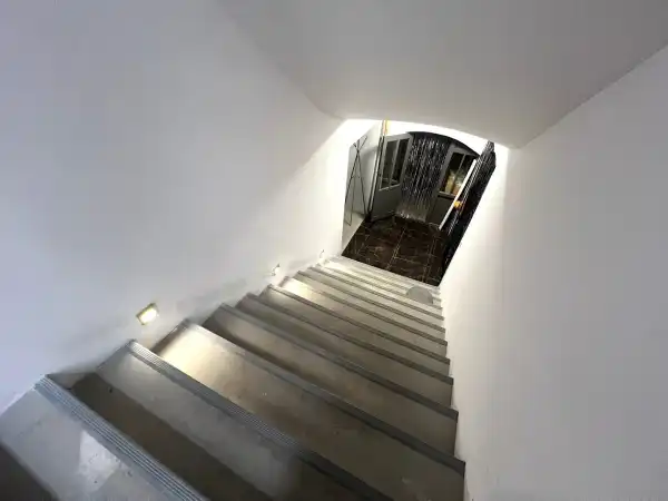 Kiadó üzlethelyiség utcai bejáratos, Budapest, V. kerület 150 m² 378 E Ft/hó