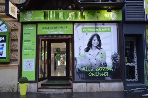 Kiadó üzlethelyiség utcai bejáratos, Budapest, VI. kerület 2 szoba 126 m² 1.05 M Ft/hó