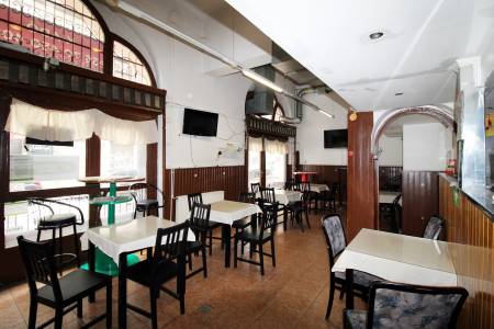 kiadó üzlethelyiség utcai bejáratos, Budapest, VI. kerület