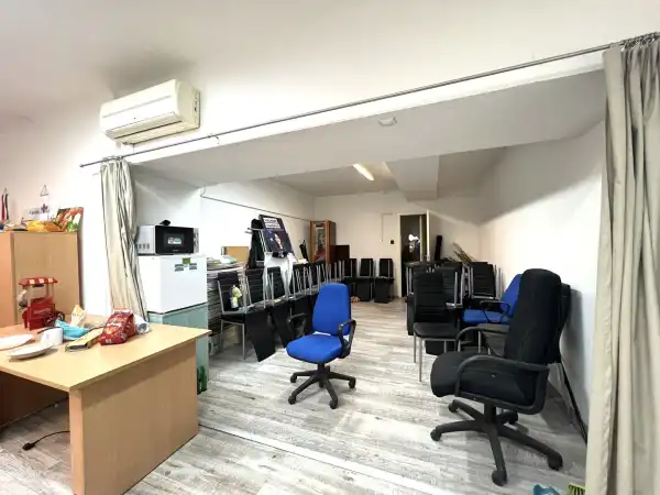 Kiadó üzlethelyiség utcai bejáratos, Budapest, VIII. kerület 78 m² 473 E Ft/hó