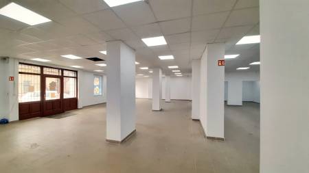 kiadó üzlethelyiség utcai bejáratos, Budapest, XX. kerület