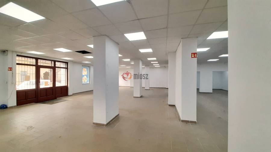 kiadó üzlethelyiség utcai bejáratos, Budapest, XX. kerület