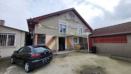 kiadó üzlethelyiség utcai bejáratos, Dunaharaszti