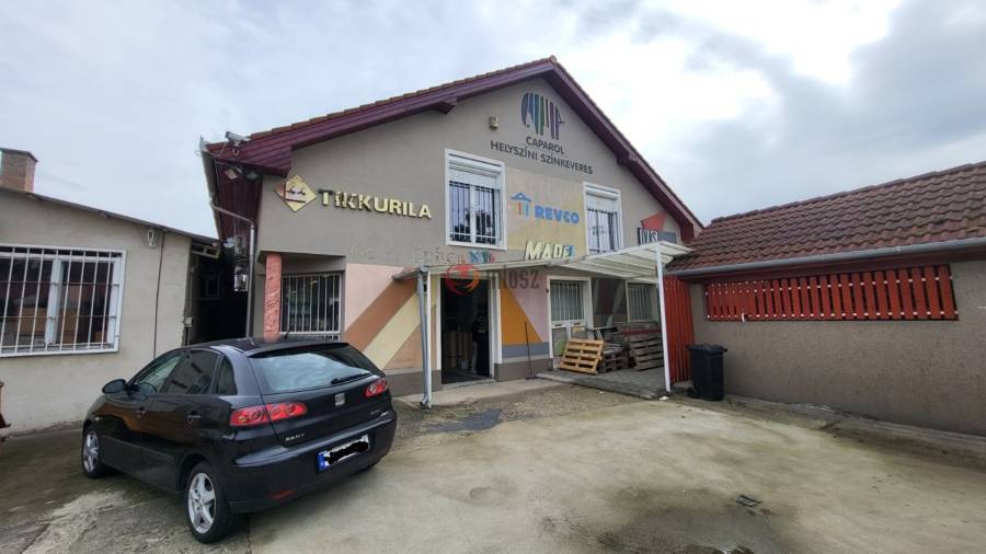 kiadó üzlethelyiség utcai bejáratos, Dunaharaszti