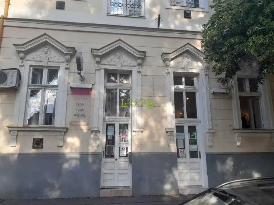kiadó üzlethelyiség utcai bejáratos, Eger