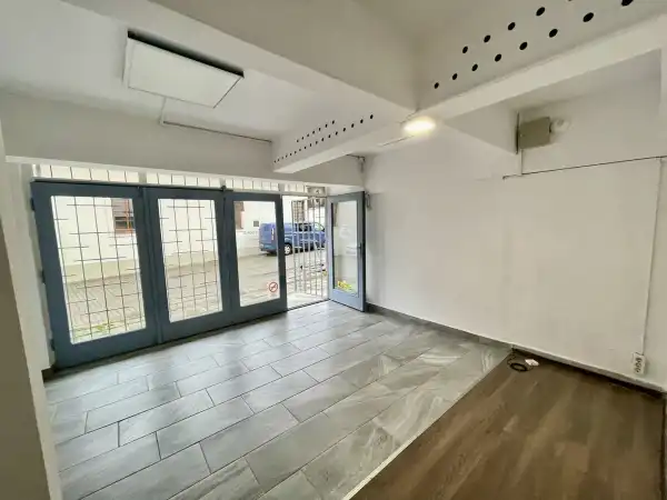 Kiadó üzlethelyiség utcai bejáratos, Eger 2 szoba 28 m² 130 E Ft/hó Kiadó üzlethelyiség utcai bejáratos, Eger 2 szoba 28 m² 130 E Ft/hó