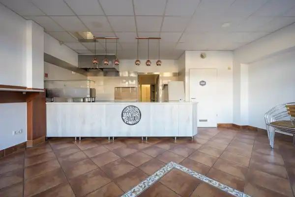 Kiadó üzlethelyiség utcai bejáratos, Verőce 60 m² 300 E Ft/hó