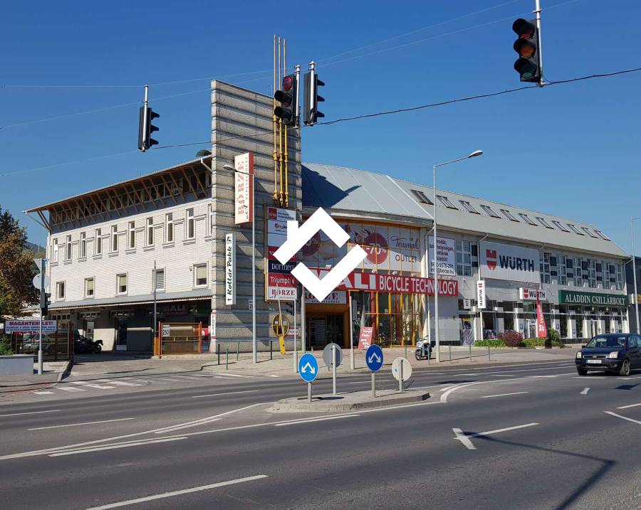kiadó üzlethelyiség üzletházban, Budapest, III. kerület
